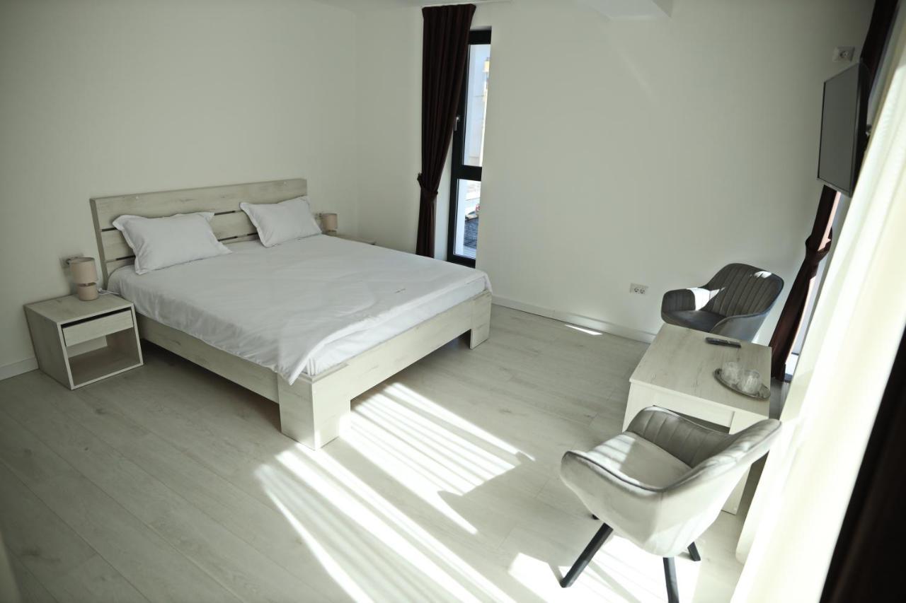 Casa Vys Apartment Pitesti Ngoại thất bức ảnh