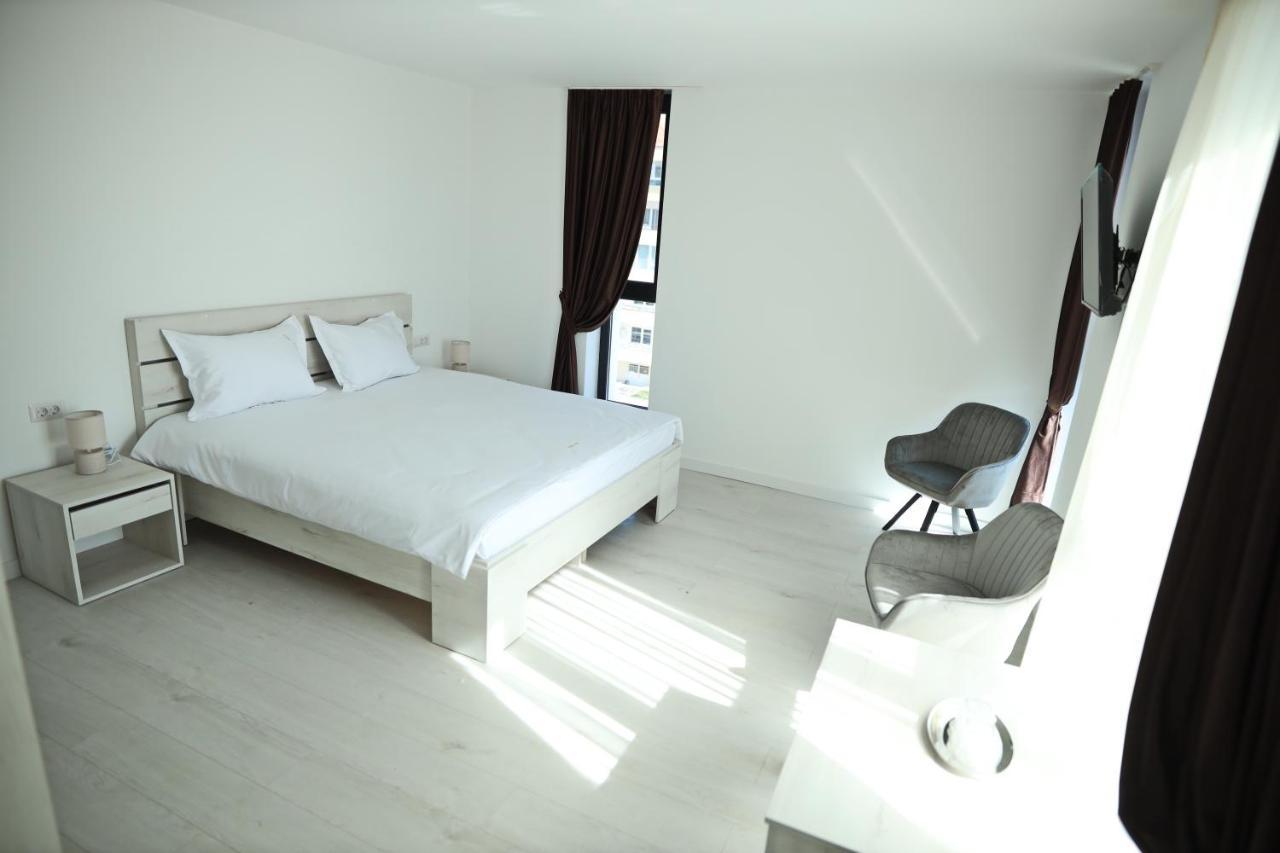 Casa Vys Apartment Pitesti Ngoại thất bức ảnh