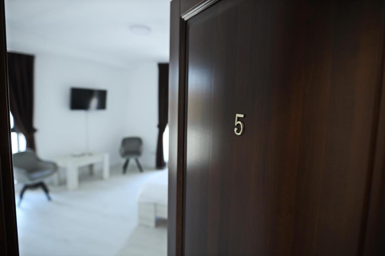 Casa Vys Apartment Pitesti Ngoại thất bức ảnh